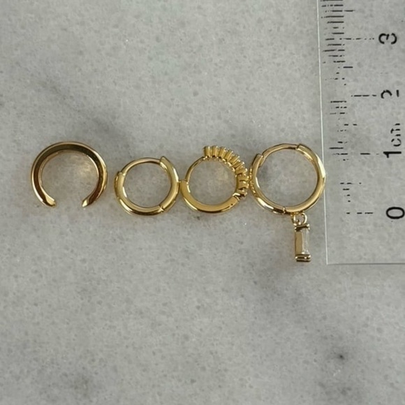 COPY - Gold Princess Crystal Huggie Hoop Earrings Set
Brand New - Picture 2 of 6